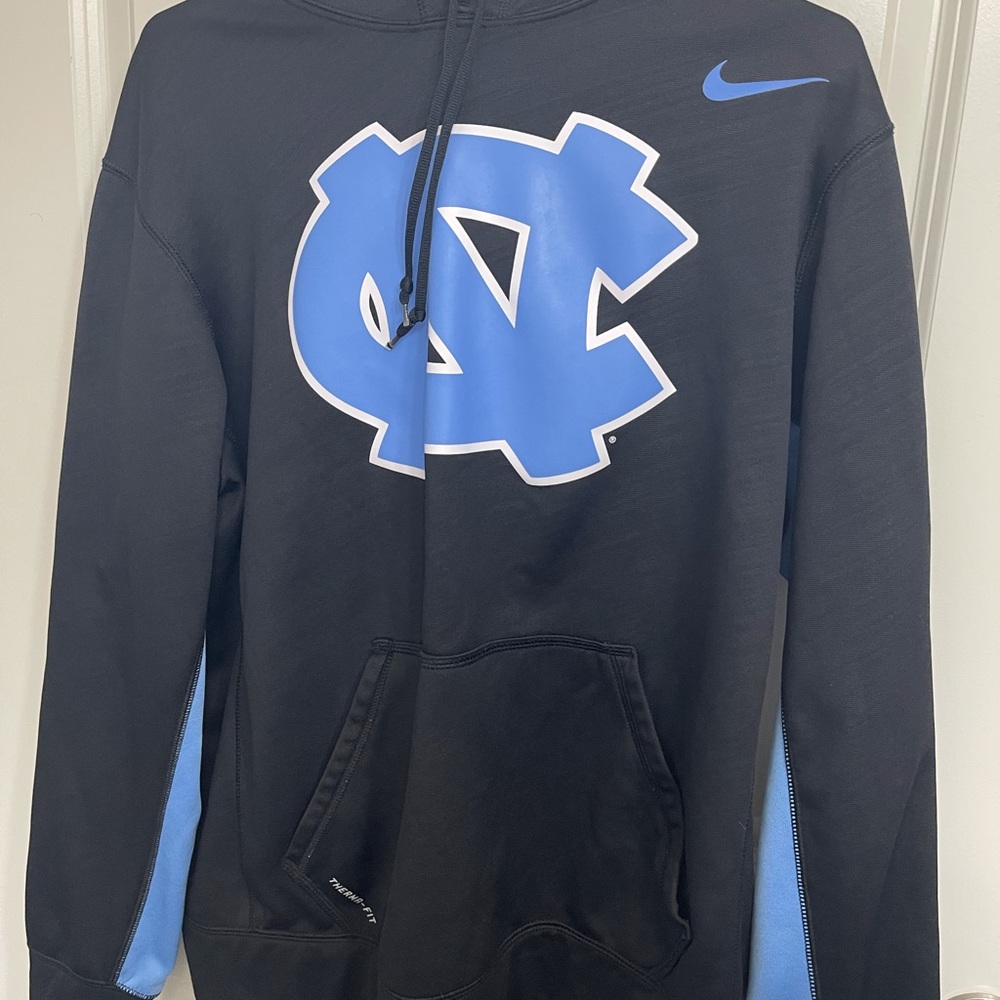 North Carolina men’s nike hoodie